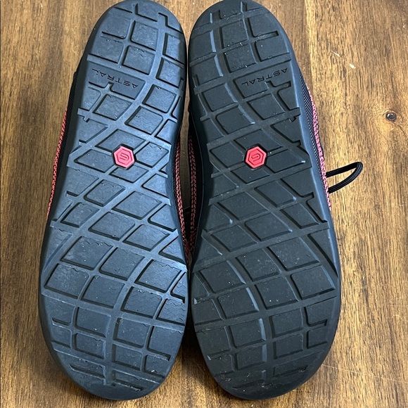 Astral Hiyak Black and Red High-Top Minimalist Sneakers Mens Size 10 - Picture 12 of 14